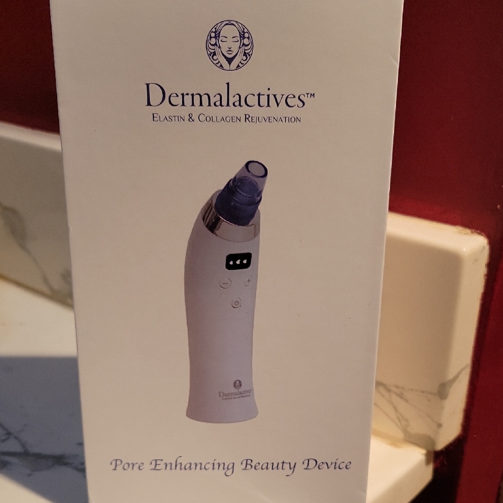NWT Dermalactives White Pore Enhancing Beauty Device